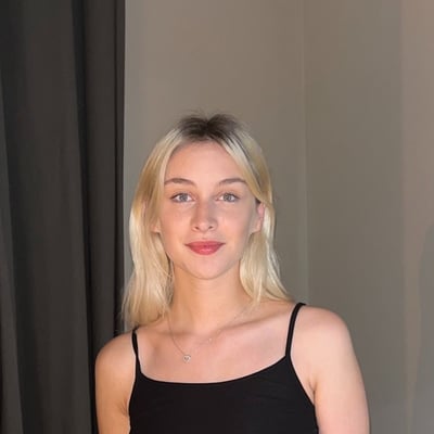 Nicole 