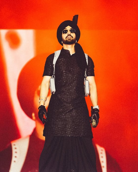 Dosanjh performing in traditional Punjabi Chadra-Kurta Instagram @diljitdosanjh